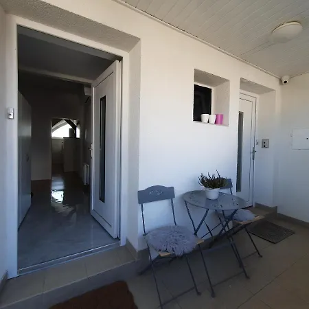 Charming Mila In Privat House With Free Parking Laibach