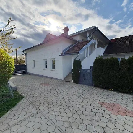 Charming Mila In Privat House With Free Parking Lublaň